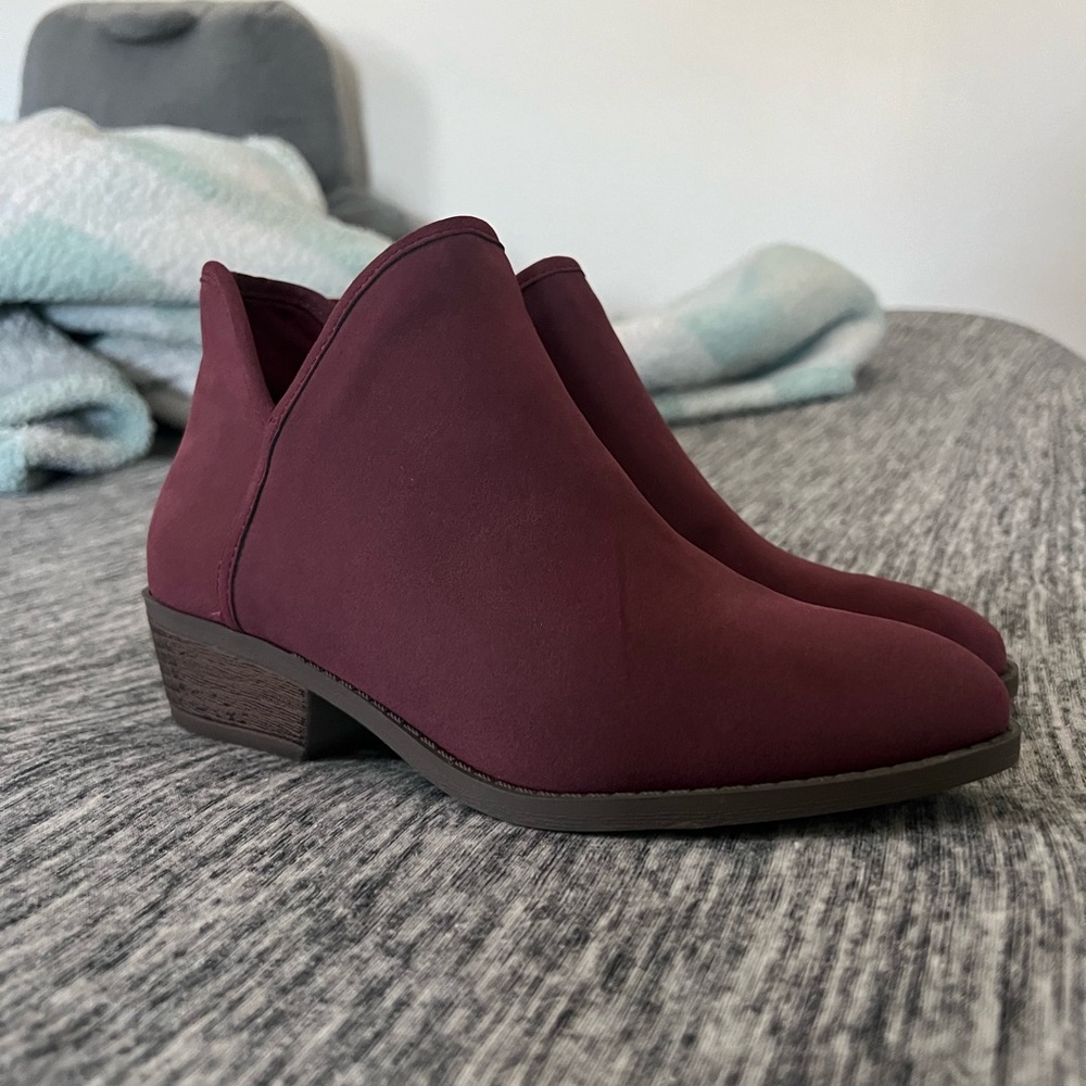 Women’s size 7 plum booties